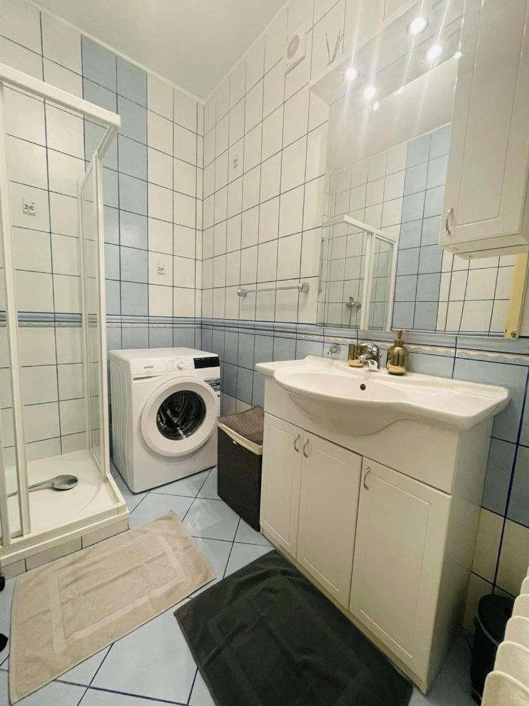 Lovely 2bdr In Center, Wifi & Self-check In Pozsony